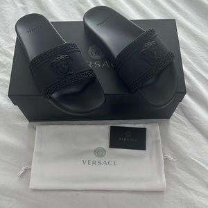 Versace Black Men's Slide Sandals
100% authentic 
Brand New